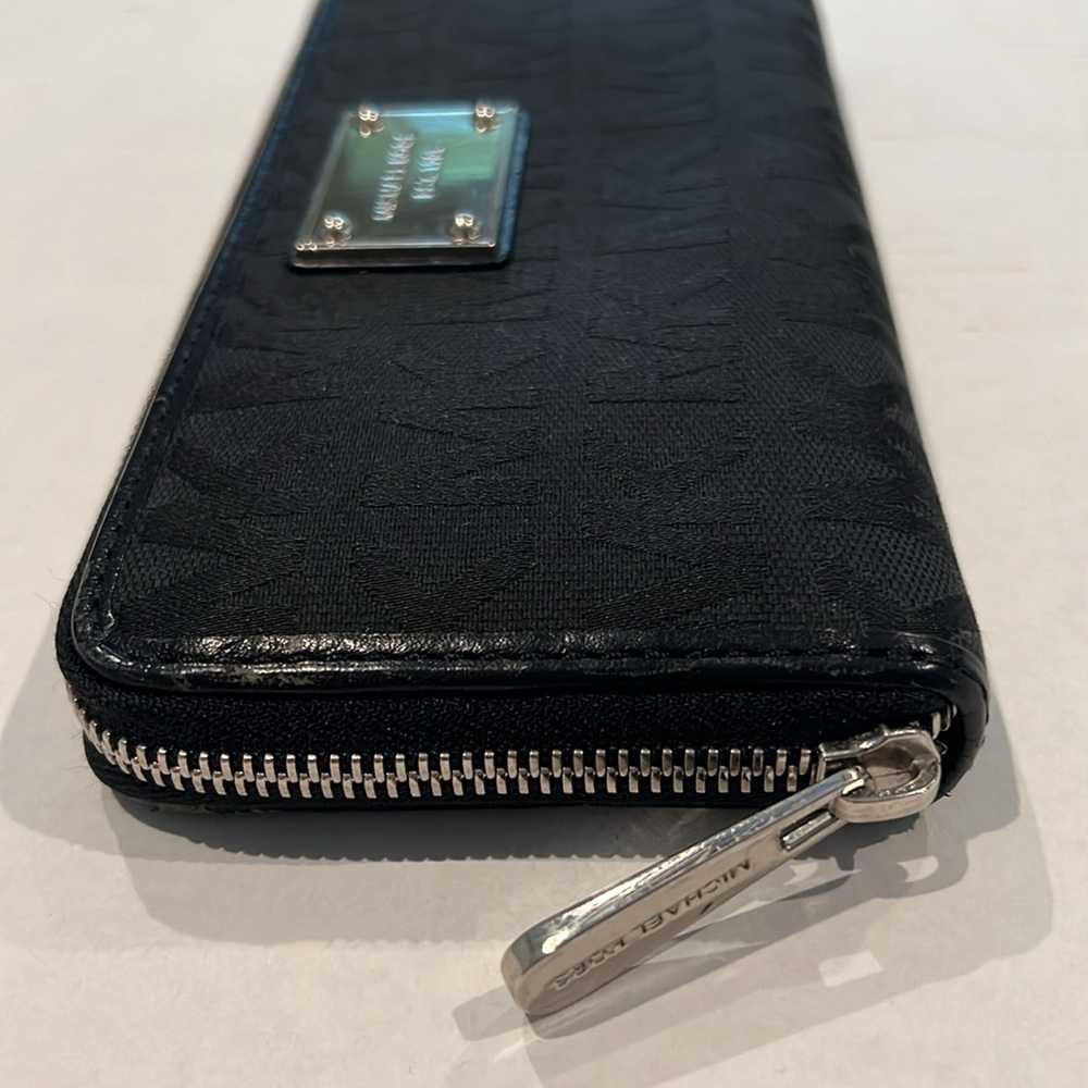 Michael Kors Wallet - Picture 3 of 12
